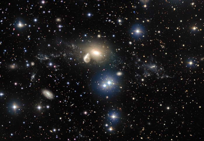 O meio que rodeia a galáxia em interação NGC 5291
