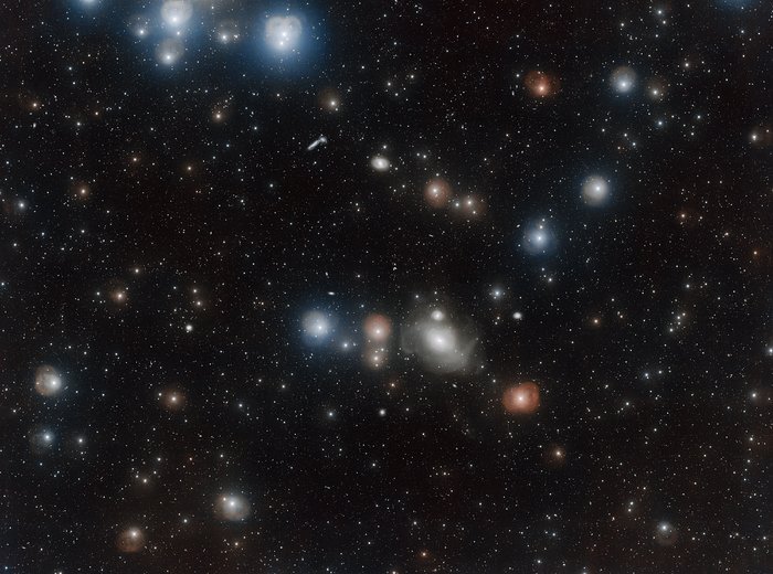 Enthüllung der galaktischen Geheimnisse von NGC 1316