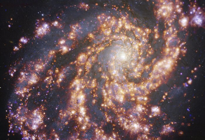 NGC 4254 set med MUSE på ESOs VLT i forskellige bølgelængder