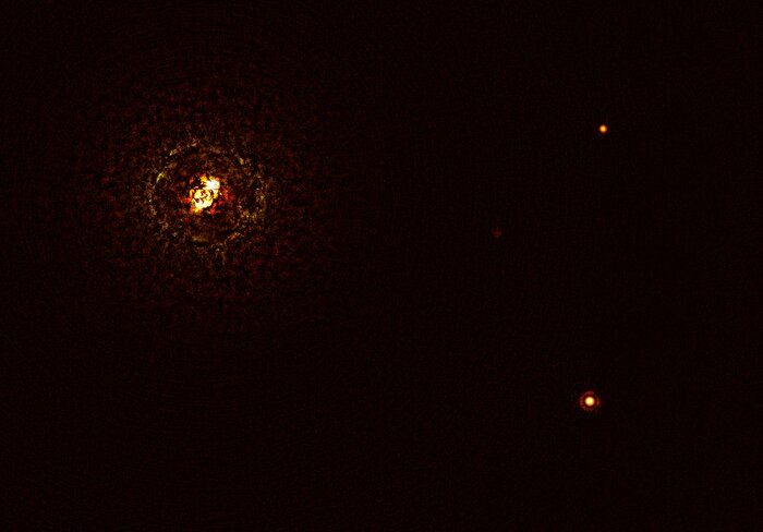 Immagine della coppia di stelle con un pianeta più massiccia mai osservata finora
