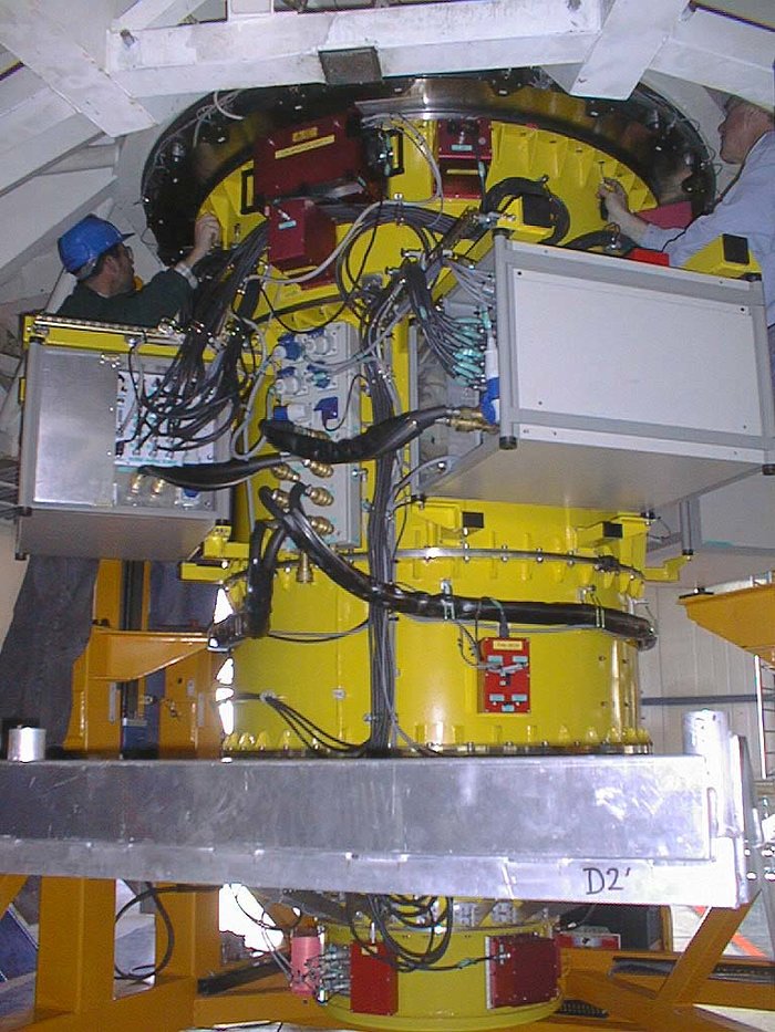 First major astronomical instrument mounted on VLT