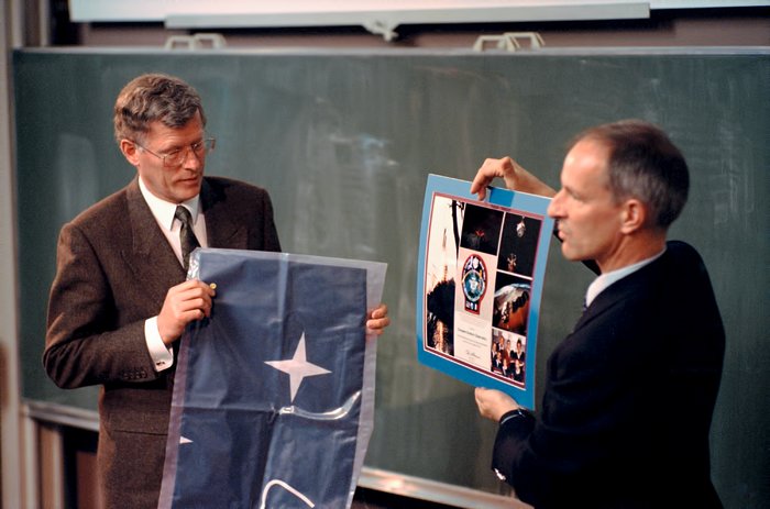 Visit of STS-64 crew to ESO HQ