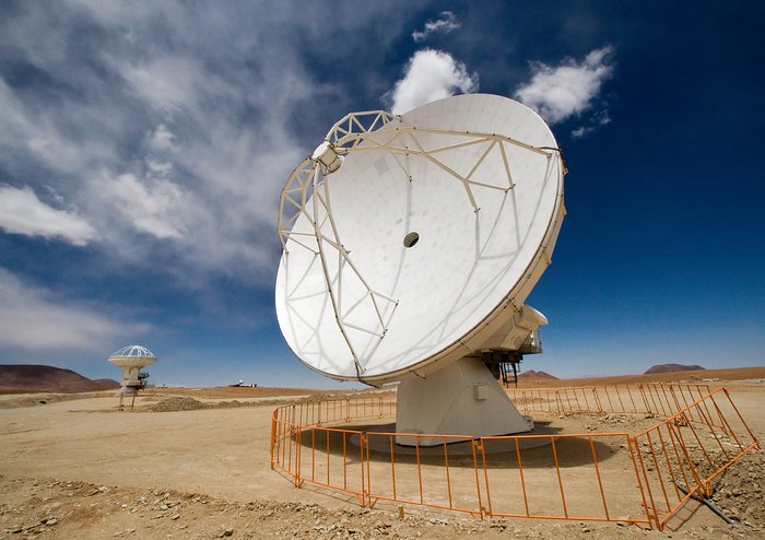 An ALMA antenna on Chajnantor
