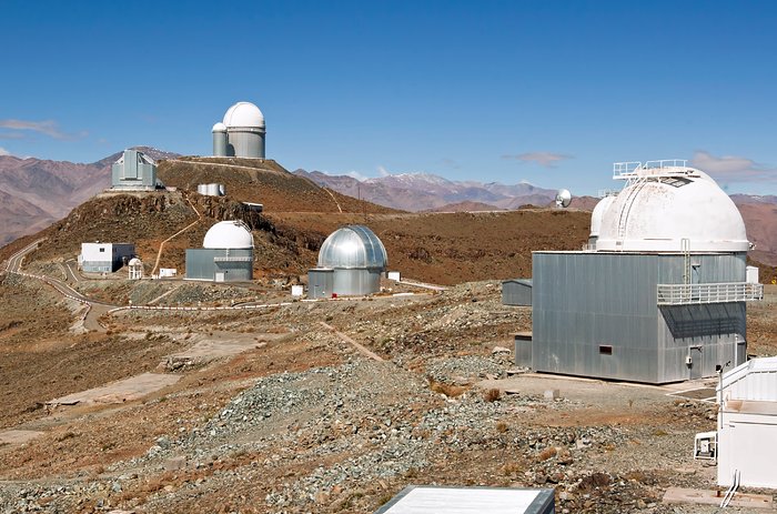 Uno Sguardo al Passato -- L'Osservatorio La Silla nel passato e nel presente (foto recente)