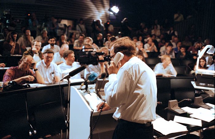 ESO auditorium during a comet Shoemaker–Levy 9 symposium, July 1994.