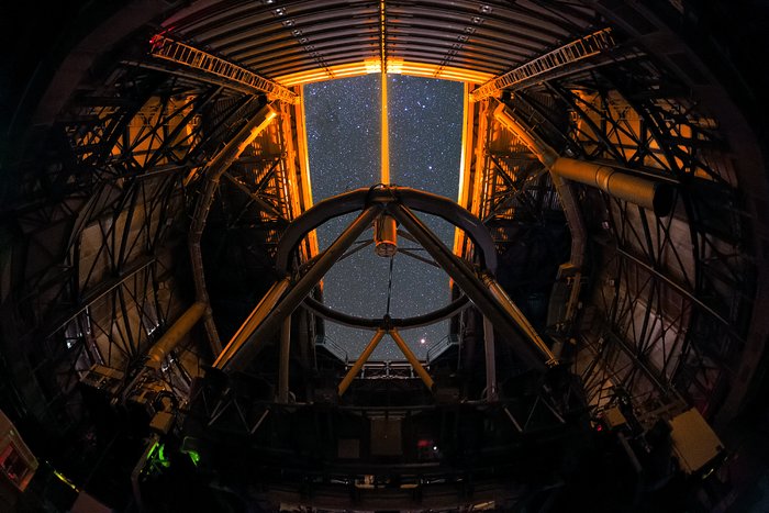 Very Large Telescope Laser Guide Star in UHD