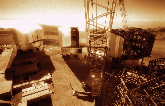 Construction crane on the VLT platform
