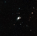 Visión de amplio campo del cielo que rodea a las galaxias NGC 1316 y 1317 
