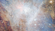 Srovnání pohledu na mlhovinu v Orionu ve viditelném světle a infračerveném záření