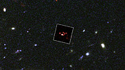 Zoom auf die junge staubhaltige Galaxie A2744_YD4