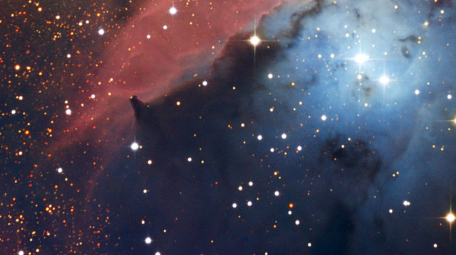 Panoroiden halki tähtienmuodostusalueen NGC 6559