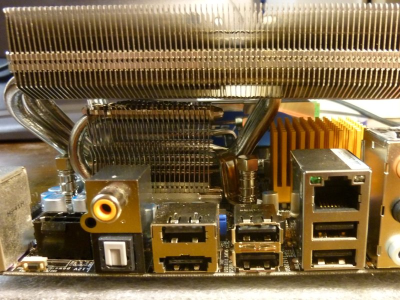 The AXP-140 remounted with the modified HR-09 MOSFET heatsink and the Zalman ZM-NB32K Northbridge heatsink underneath