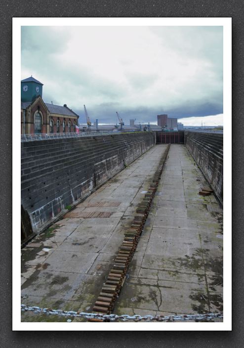 Titanic_dock_vert
