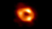Prima immagine del buco nero della nostra galassia (con sfondo più ampio)