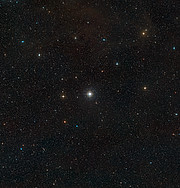 Visión de campo amplio de la inusual doble estrella SS Leporis	