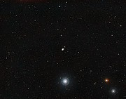 Visión de amplio campo del cielo que rodea a la galaxia espiral NGC 1187