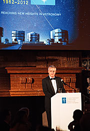 Tim de Zeeuw under galatillställningen vid ESO:s 50-årsjubileum