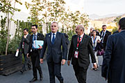 De premier van Frankrijk, Jean-Marc Ayrault, en Massimo Tarenghi bij de CELAC-EU-top in Santiago