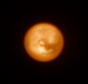 Image de Titan, la lune de Saturne, acquise par SPHERE