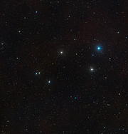 Himlen omkring den aktiva galaxen Markarian 1018