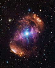 A nebulosa (NGC 6164/6165) que rodeia o sistema HD 148937 observada no visível