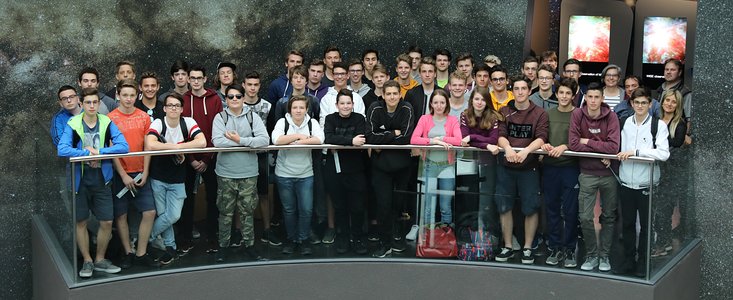 Photo of the 10,000th visitor of the ESO Supernova (the whole group)