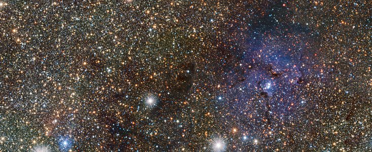 Dalekohled VISTA odhalil proměnné hvězdy skryté za mlhovinou Trifid