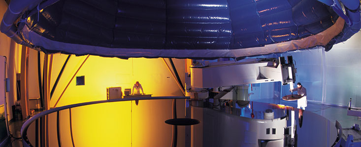 The polished fourth 8.2-m VLT mirror at REOSC