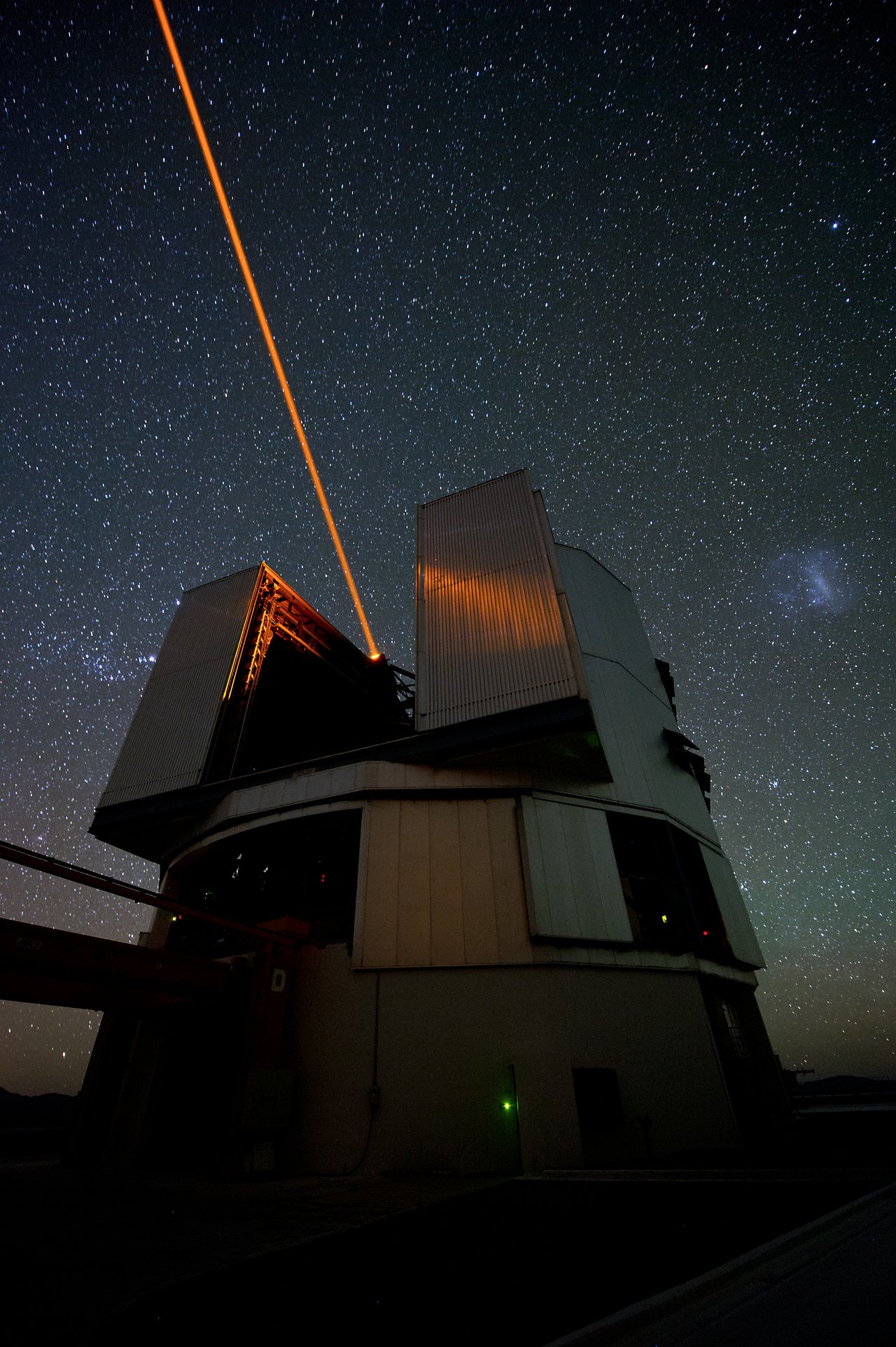 Creating an artificial star | ESO