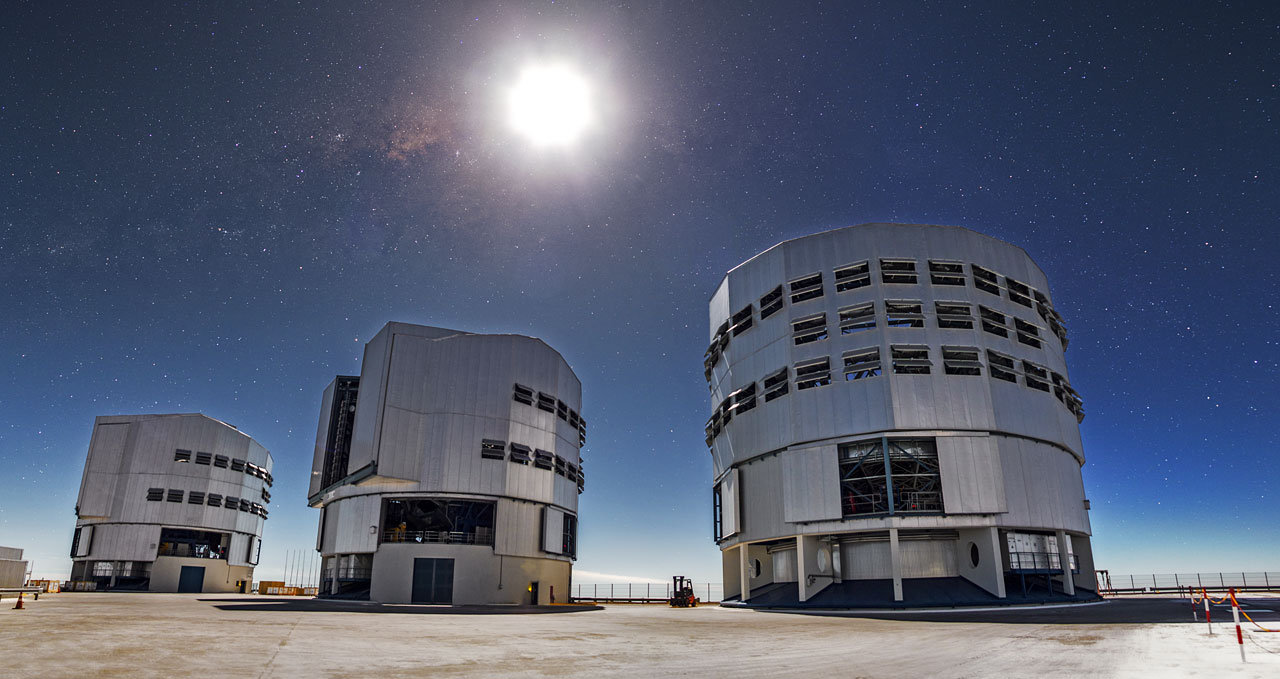 Vlt Moons Instrument The Moon and the stars | ESO