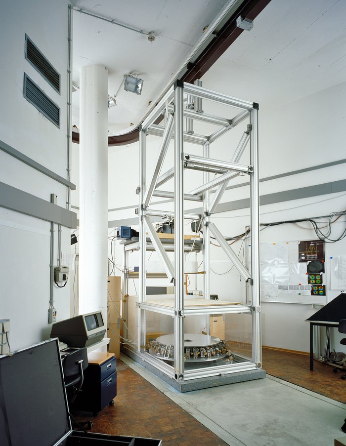 The 1-metre active mirror experiment