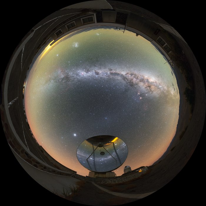 A Via Láctea sobre o Swedish-ESO Submillimetre Telescope