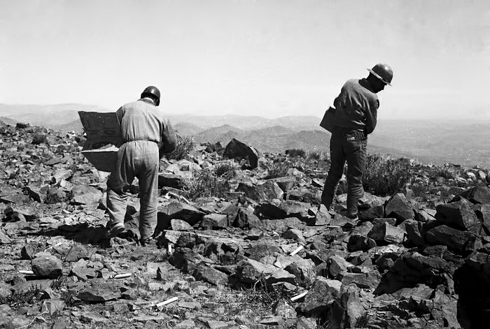Workers at La Silla site during construction