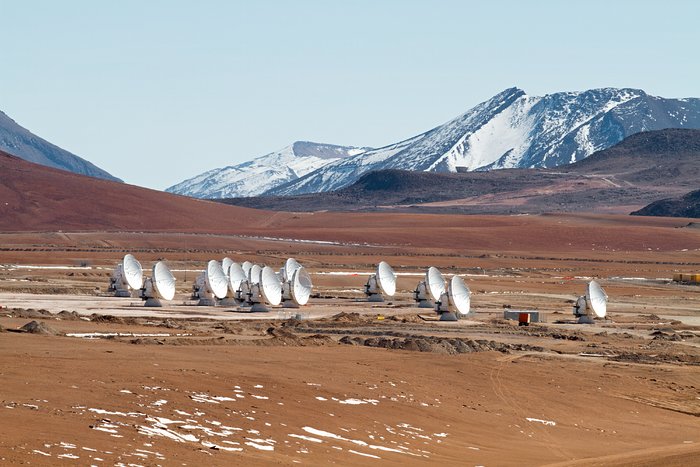 14 antennas at the ALMA AOS