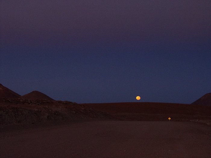 Moonset at ALMA