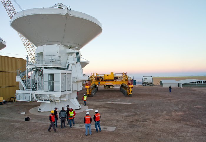 Første europæiske ALMA-antenne overleveret til Joint ALMA Observatory