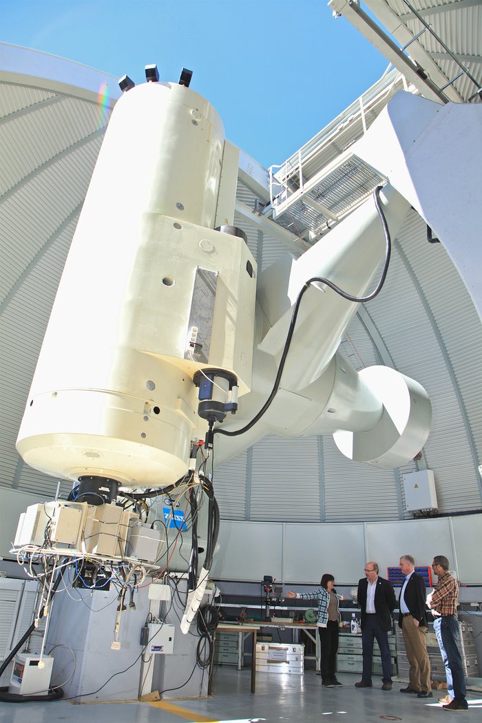 ESO-Generaldirektor besucht die Optical Ground Station am Teide-Observatorium (Teneriffa)