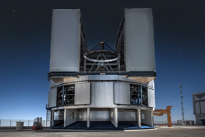 Peeking inside a UT | ESO Suomi