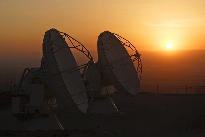 ALMA antennas and the golden hour