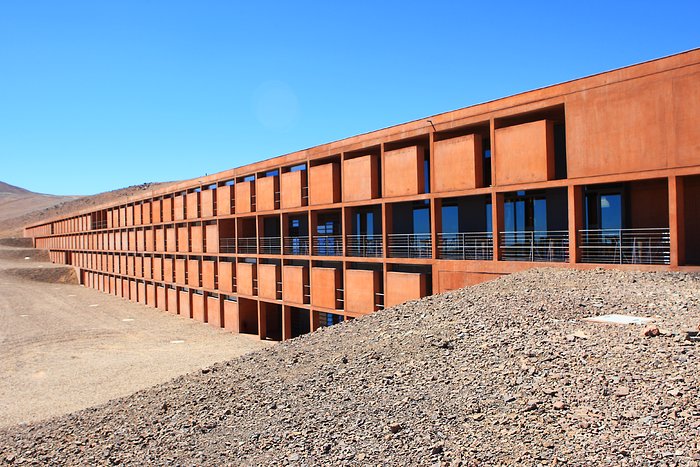 Front of the Paranal Residencia