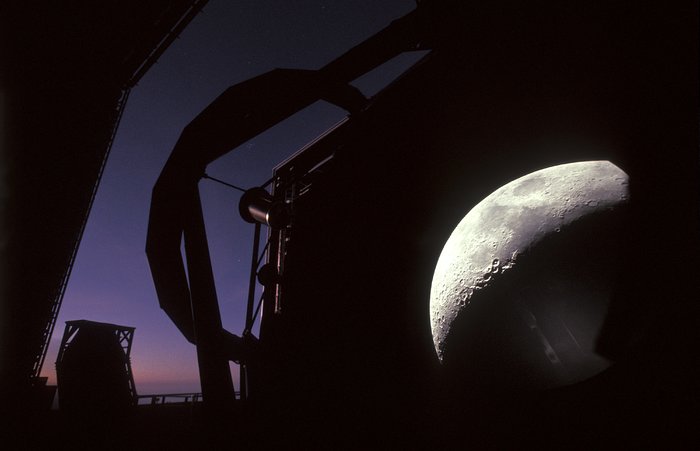 A VLT Unit Telescope and the Moon