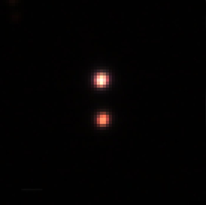 Imagen del sistema doble, obtenida en el infrarrojo cercano con el instrumento ISAAC en Paranal