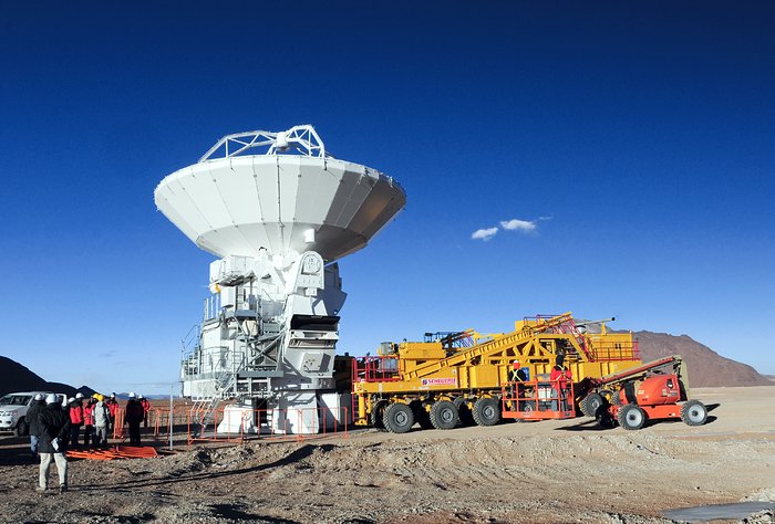 Una antena ALMA llega por primera vez al Llano de Chajnantor