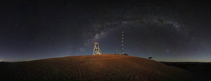 Panorama de Cerro Armazones de noche