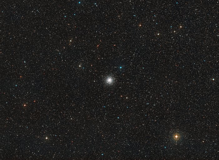 Weitfeldaufnahme der Himmelsregion um den Kugelsternhaufen NGC 6362