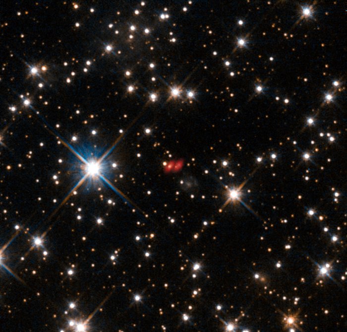 A distante galáxia ativa PKS 1830-211 observada pelo Hubble e pelo ALMA