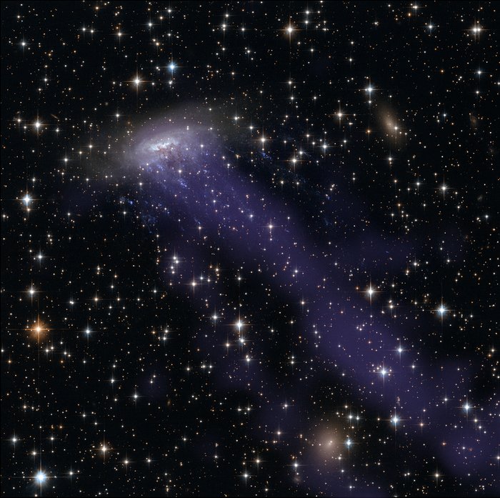 ESO 137-001 enligt Hubble och Chandra