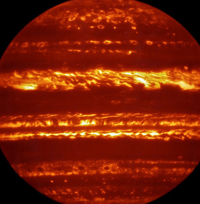 Imagem de Júpiter obtida pelo instrumento VISIR montado no VLT