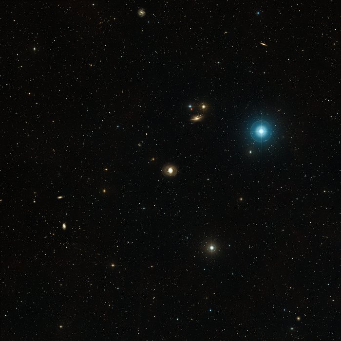 Širokoúhlý snímek galaxie M77