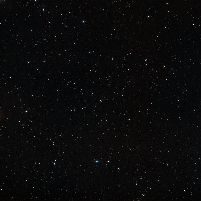 Imagen del sondeo Digitized Sky Survey de los alrededores de Abell 2597